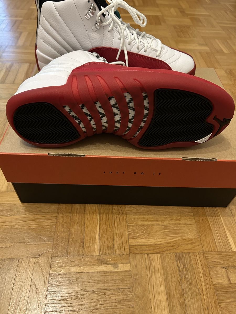 Jordan Scarpe da uomo: Jordan 12 Retro Cherry Grösse 43 /Size 9.5 – Nuovo e nell'imballaggio originale da Unterentfelden venduto da basket05 6