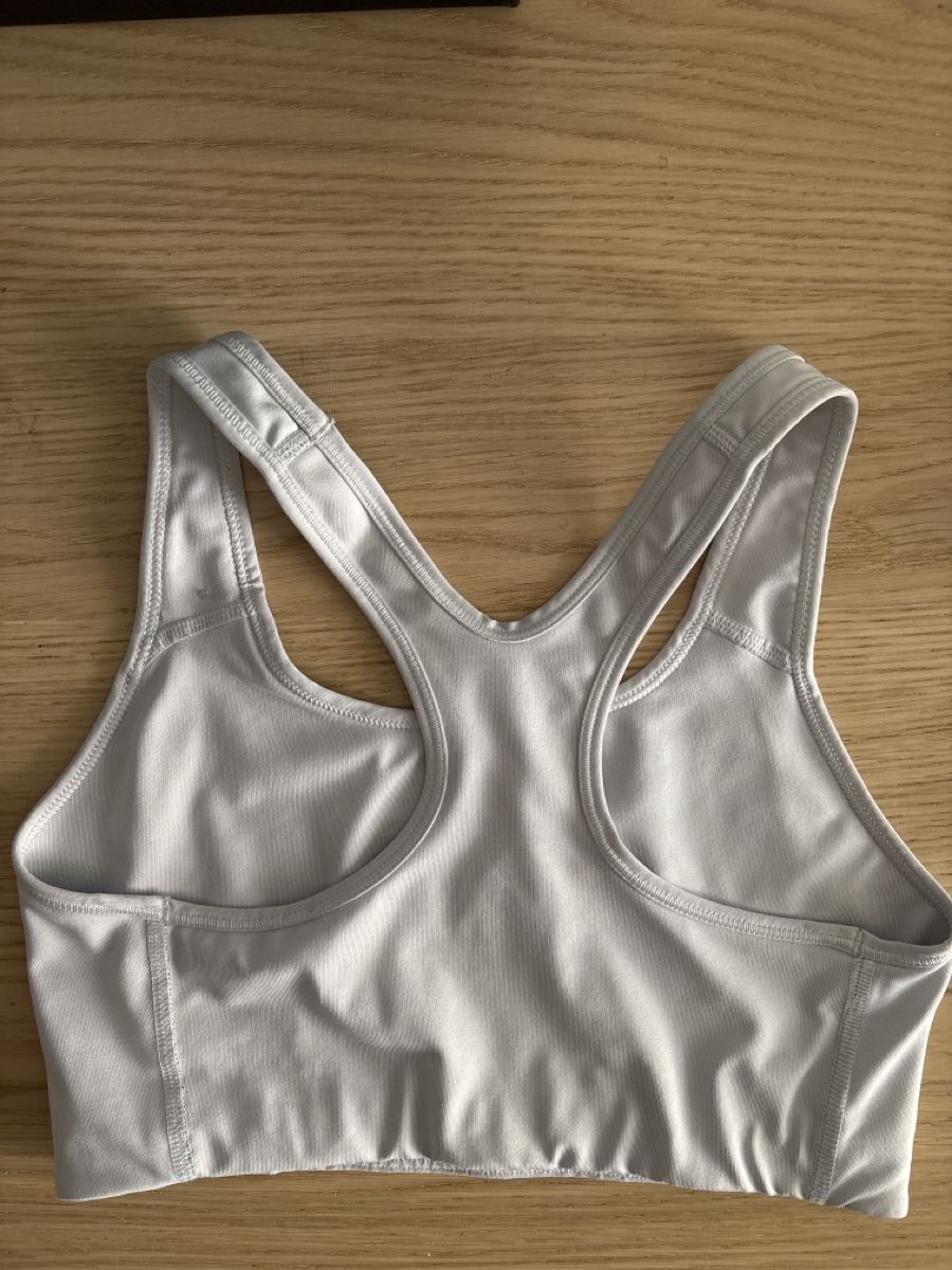 Nike Top: Nike Sport BH Gr. M – Usato da Bern venduto da Luzmagoro 2