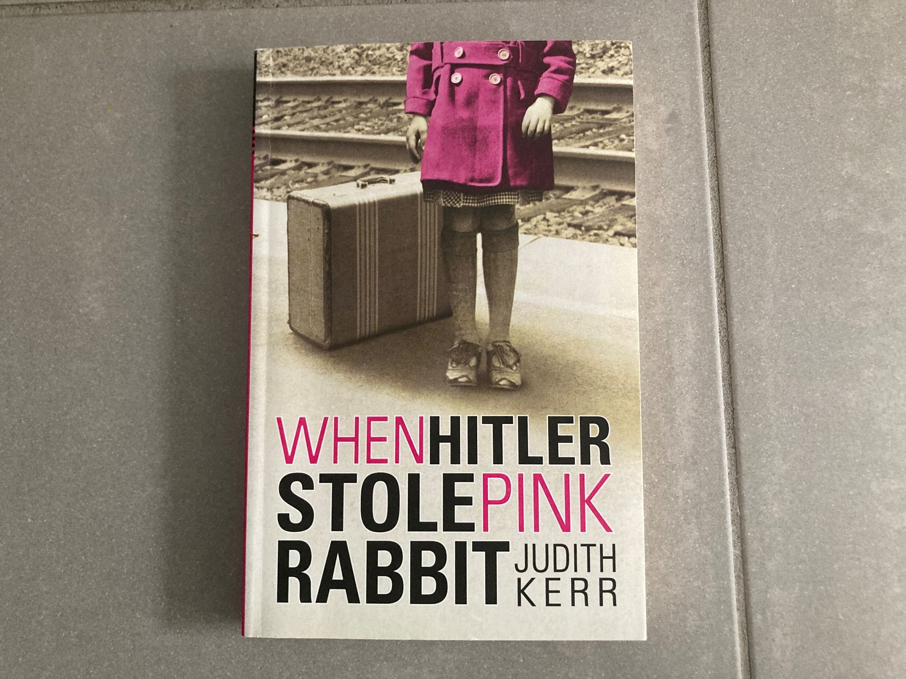 Libri: Buch WHEN HITLER STOLE PINK RABBIT – Usato da Baar venduto da muemelin