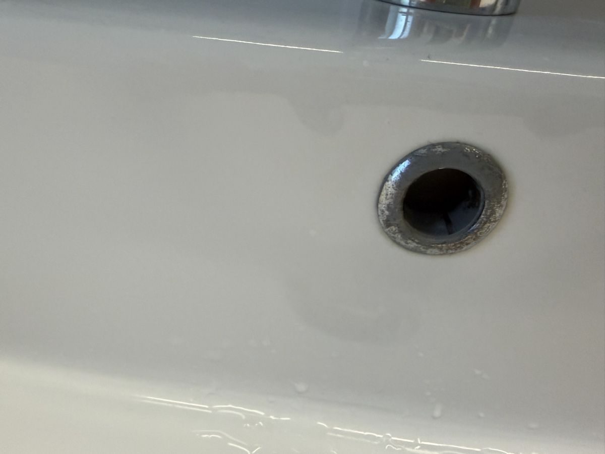 Badezimmermöbel: Doppelwaschtisch Modern 3.0 mit zwei Wasserhähnen – Gebraucht aus Schaffhausen von Evreskl91 1