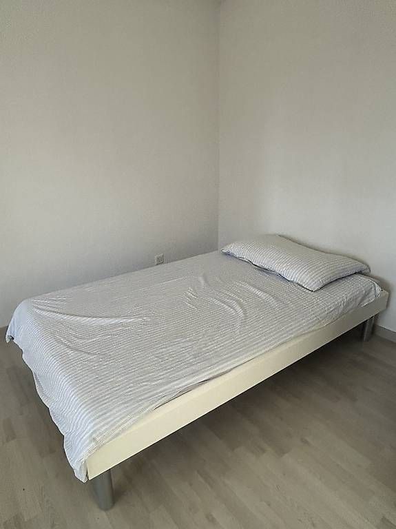 Lits: Bett inkl. Lattenrost – D'occasion à Buchs AG par ach_gkf9