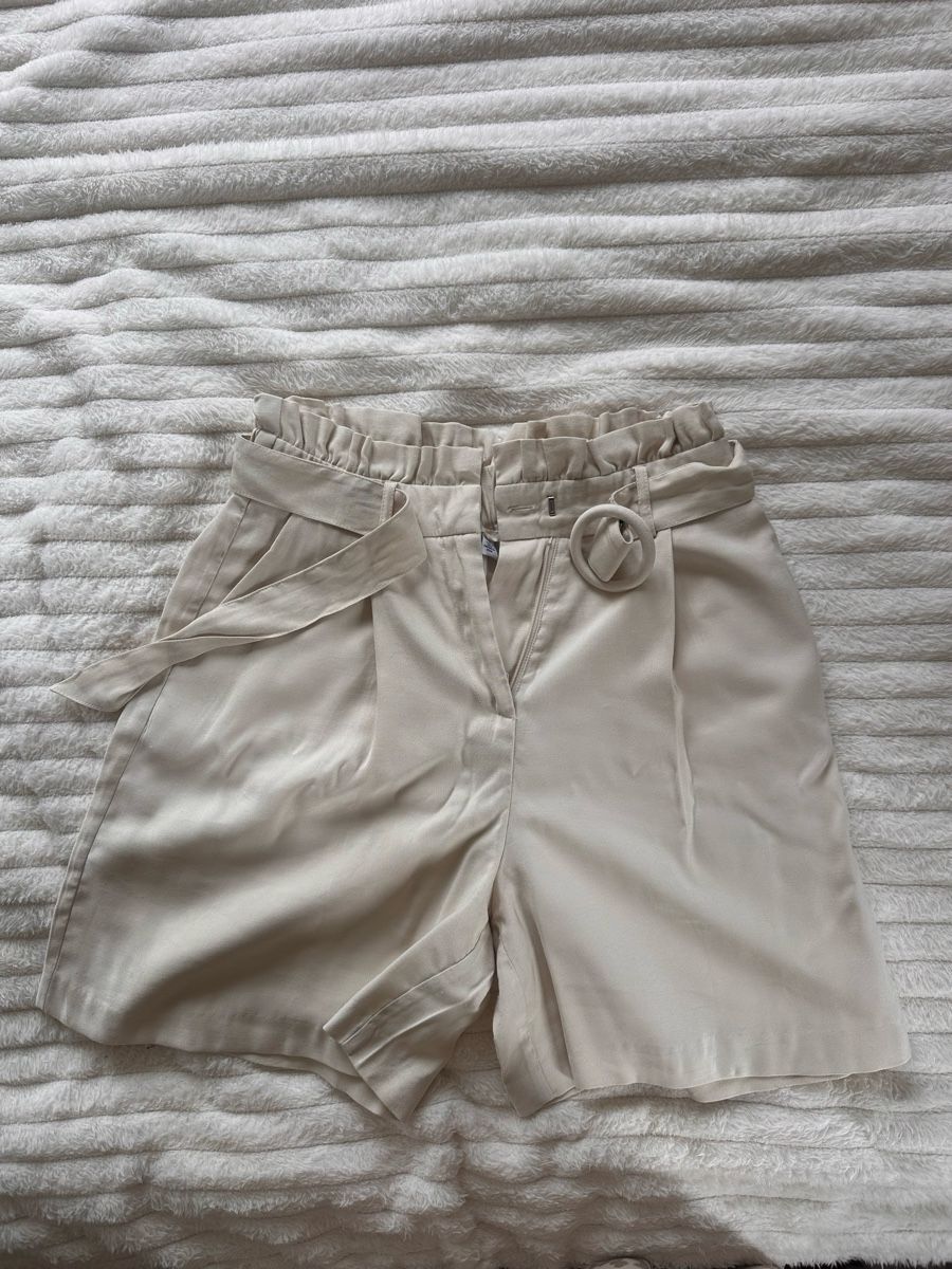 Vila Pantaloni: kurze Stoff Hose beige – Usato da Flawil venduto da LilaMH