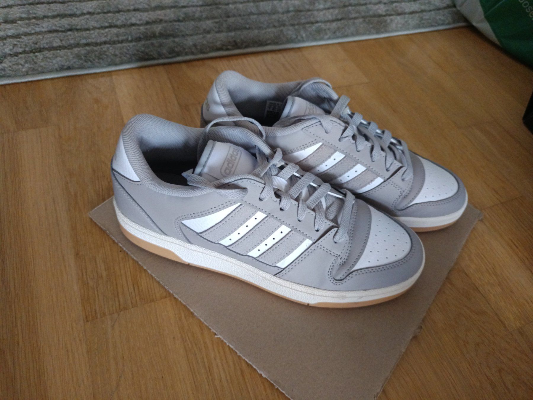 Adidas Schuhe für Jungen: Adidas Sneaker – Gebraucht aus Benglen von Jumanah
