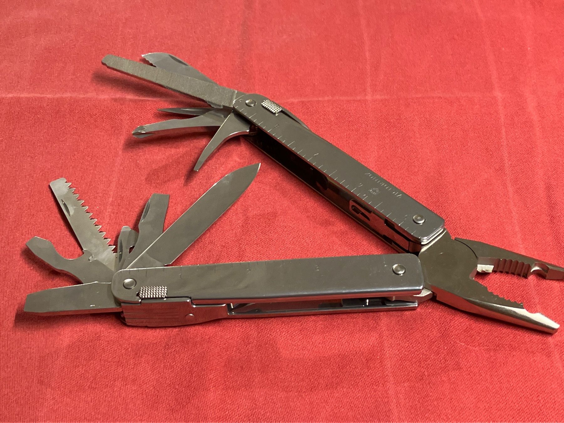 Victorinox Tutti gli attrezzi: Victorinox Multi Tool 3.0323 CN Neu – Nuovo e nell'imballaggio originale da Erlenbach im Simmental! venduto da Simmentaler-Perlen 1