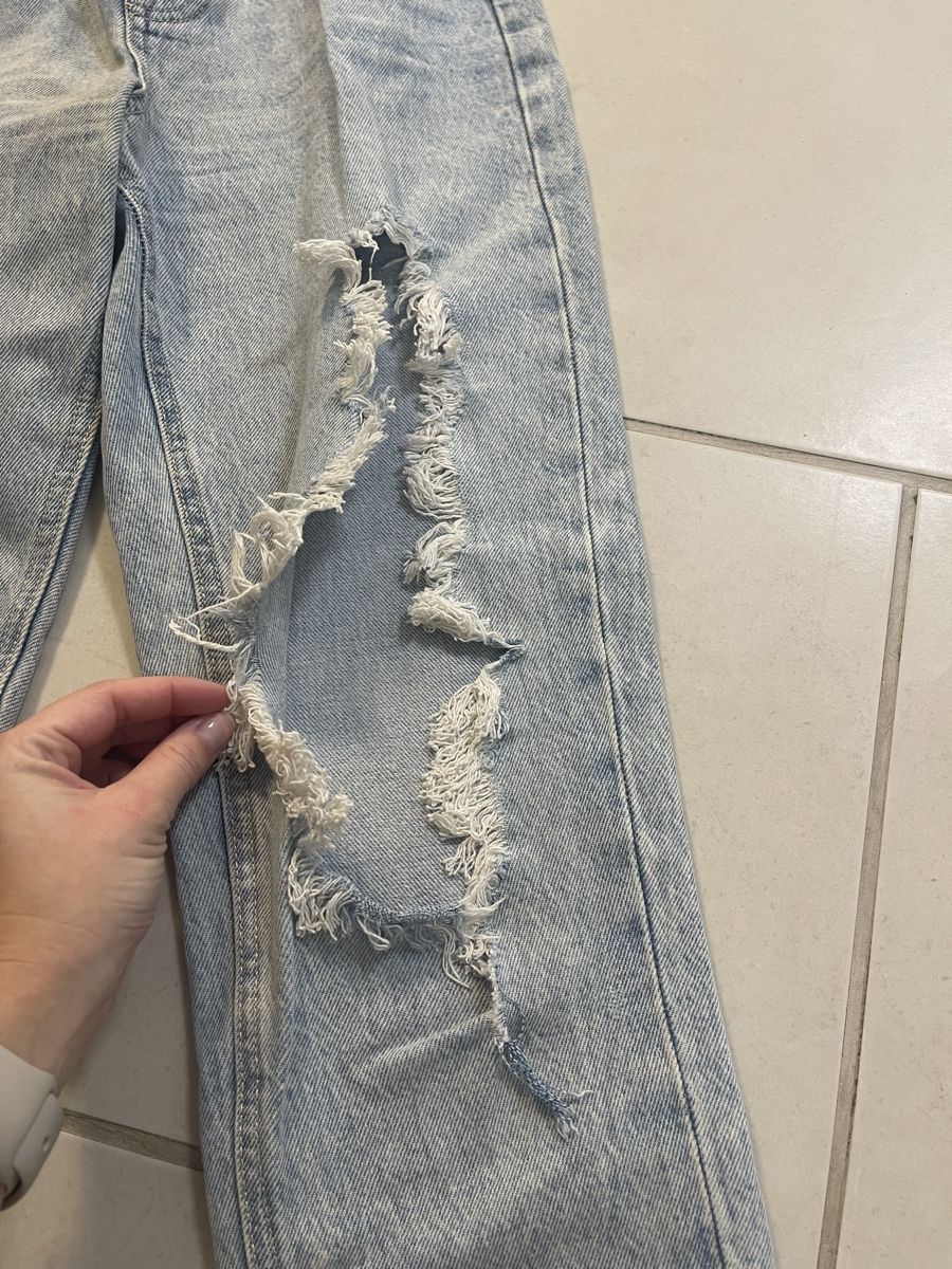 Stradivarius Jeans: Stradivarius Jeans, helle Waschung, destroyed, Gr. 34 – Usato da Bassersdorf venduto da Sandy456 1