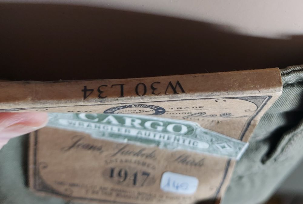 Pantaloni: Neue Wrangler Cargohose, Khaki Grün Grösse W30 L34 – Nuovo e nell'imballaggio originale da Basel venduto da Mazzo84 3