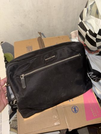 Sacoche Michael Kors noire toile bon état