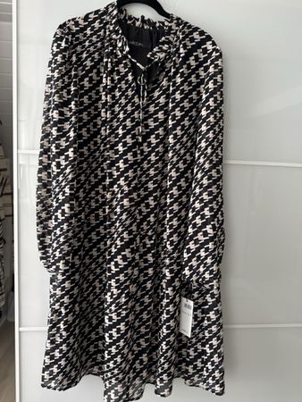 Marc Cain Kleid gemustert Grösse N3 neu mit Etikett