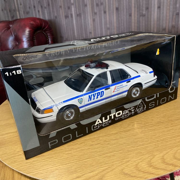 POLICE NYPD USA AUTOART POLICE DIVISION 1:18 | Kaufen auf Ricardo