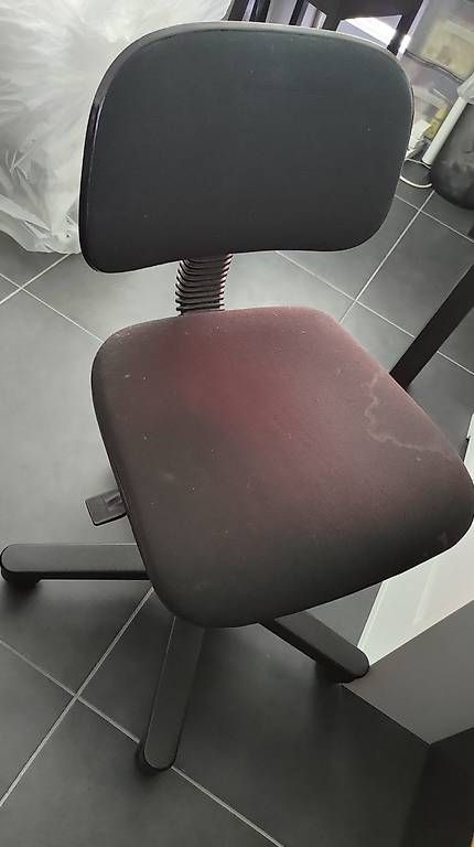 Stühle: Petite chaise à roulettes – Gebraucht aus Chatonnaye von scharf