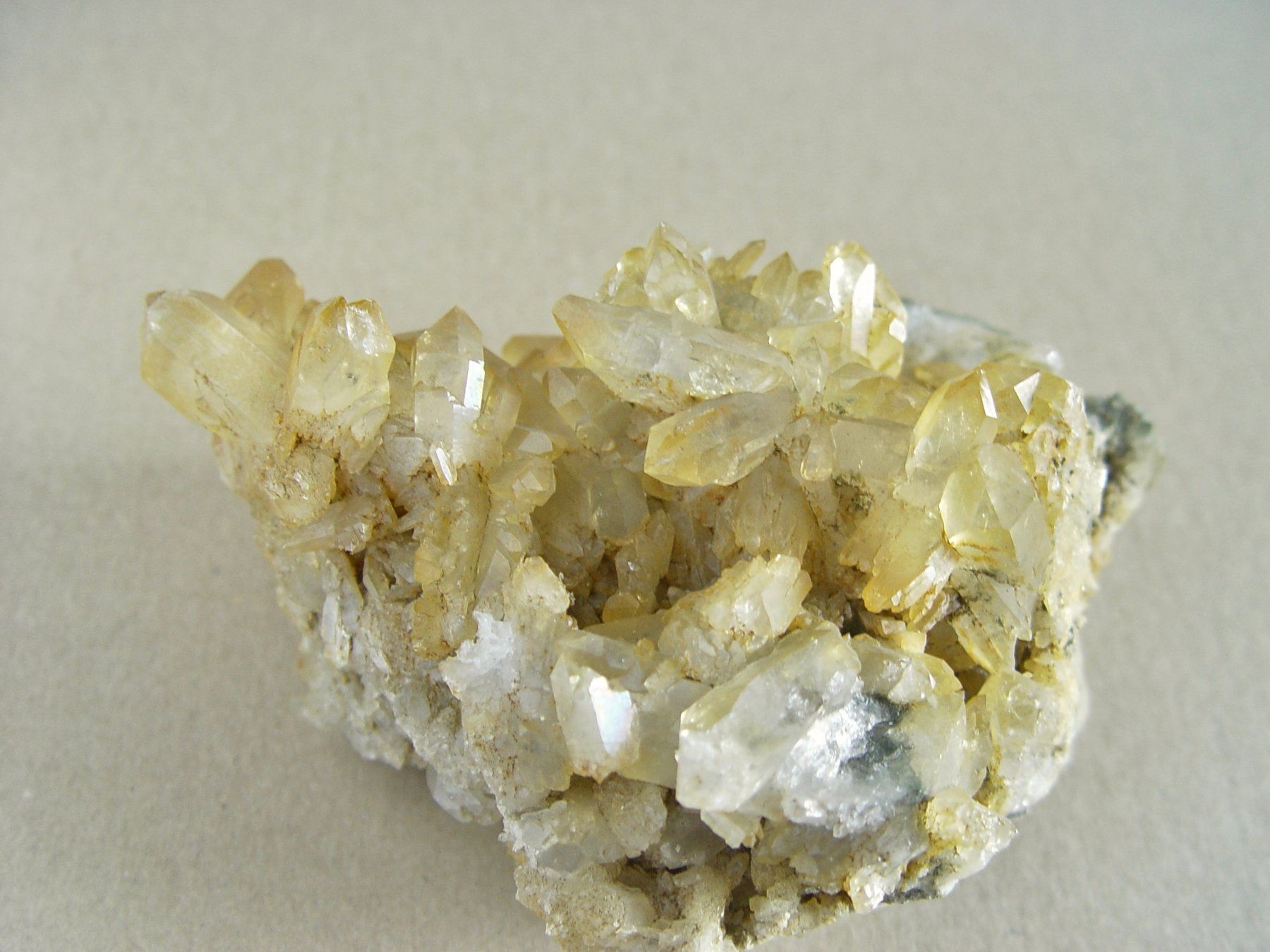 Minerali & Pietre curative: Mineral (Quarz) – Usato da Henggart venduto da gernli 2