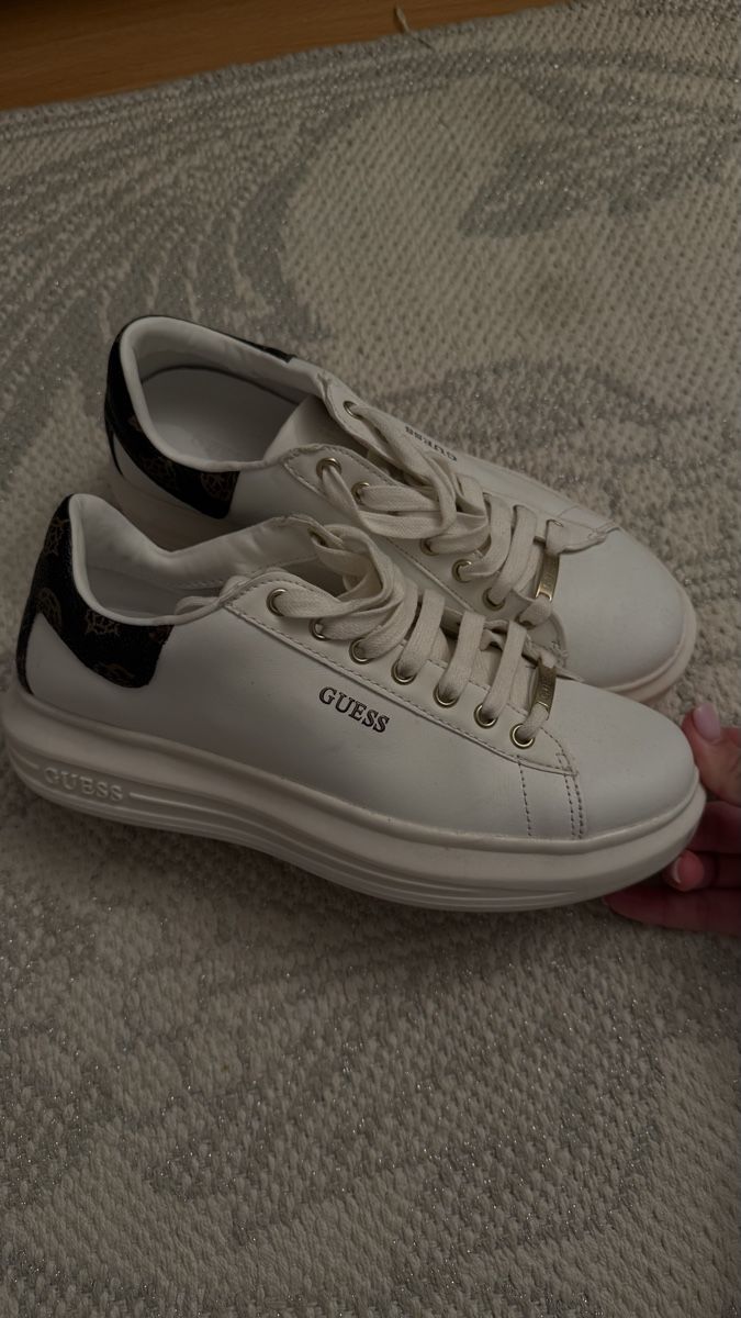 Guess Chaussures femmes: Sneaker – D'occasion à Belp par Ti04 1