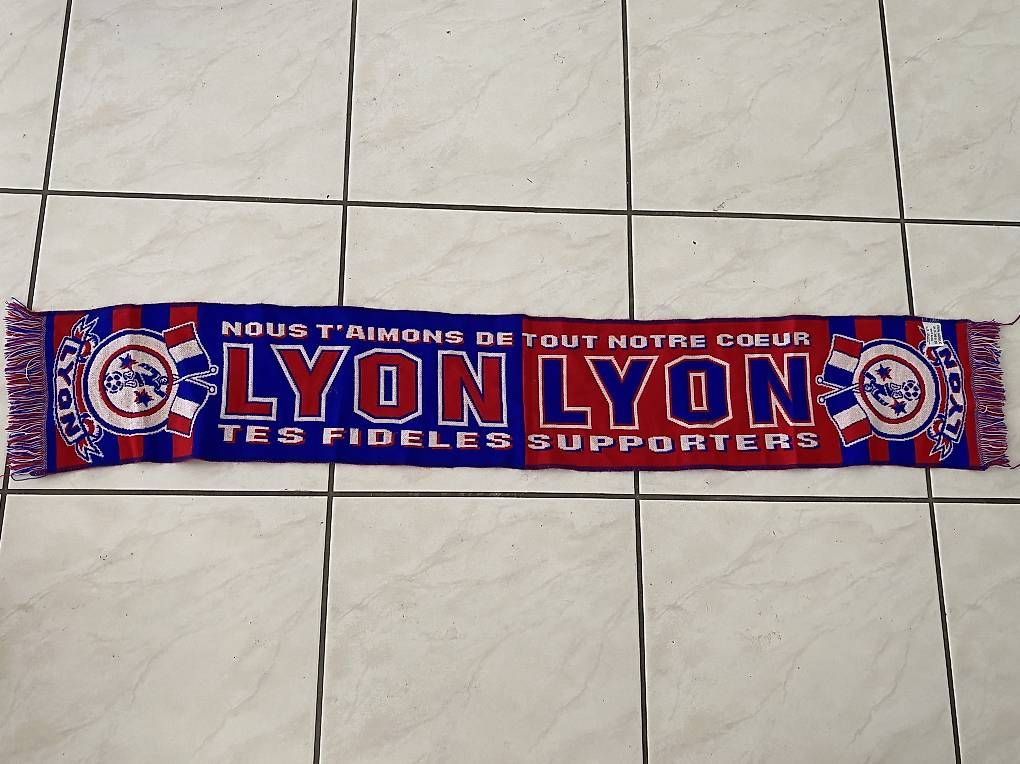 Foulard & Sciarpe: Fussball Fan-Schal Lyon Retro – Usato da Bäch SZ venduto da Captein