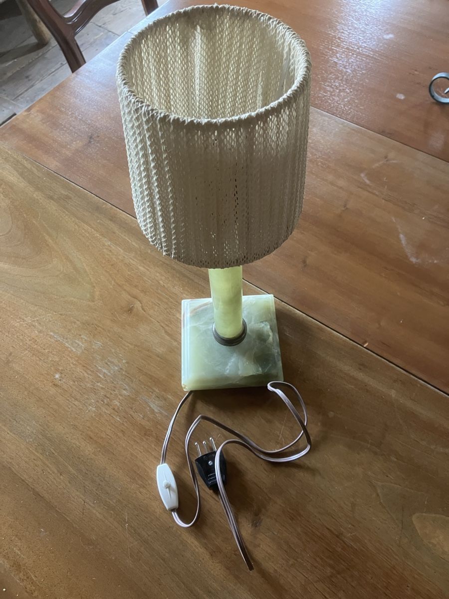 Lampes: Tischlampe, Marmor oder evtl. Onyx?, Druckschalter – D'occasion à Neftenbach par 889095 1