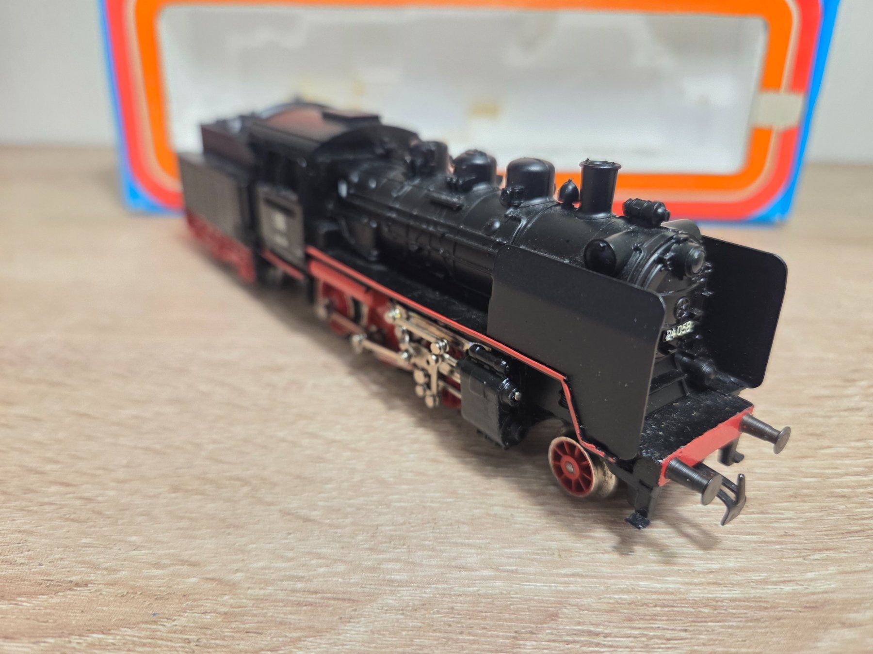 Märklin Modellini di ferrovie: Märklin 3003 Dampflok BR 24 DB H0 – Usato da St-Aubin-Sauges venduto da Lo_Go 2