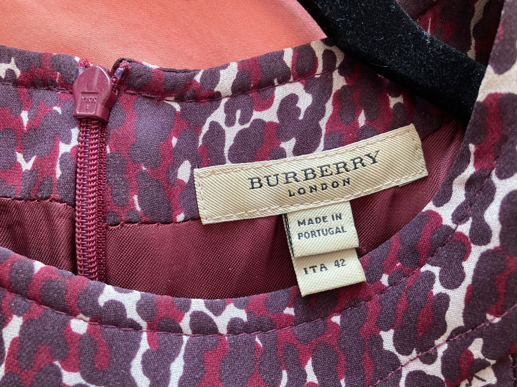 Burberry Vestiti: Burberry Seidenkleid – Usato da Bern venduto da umase39 1