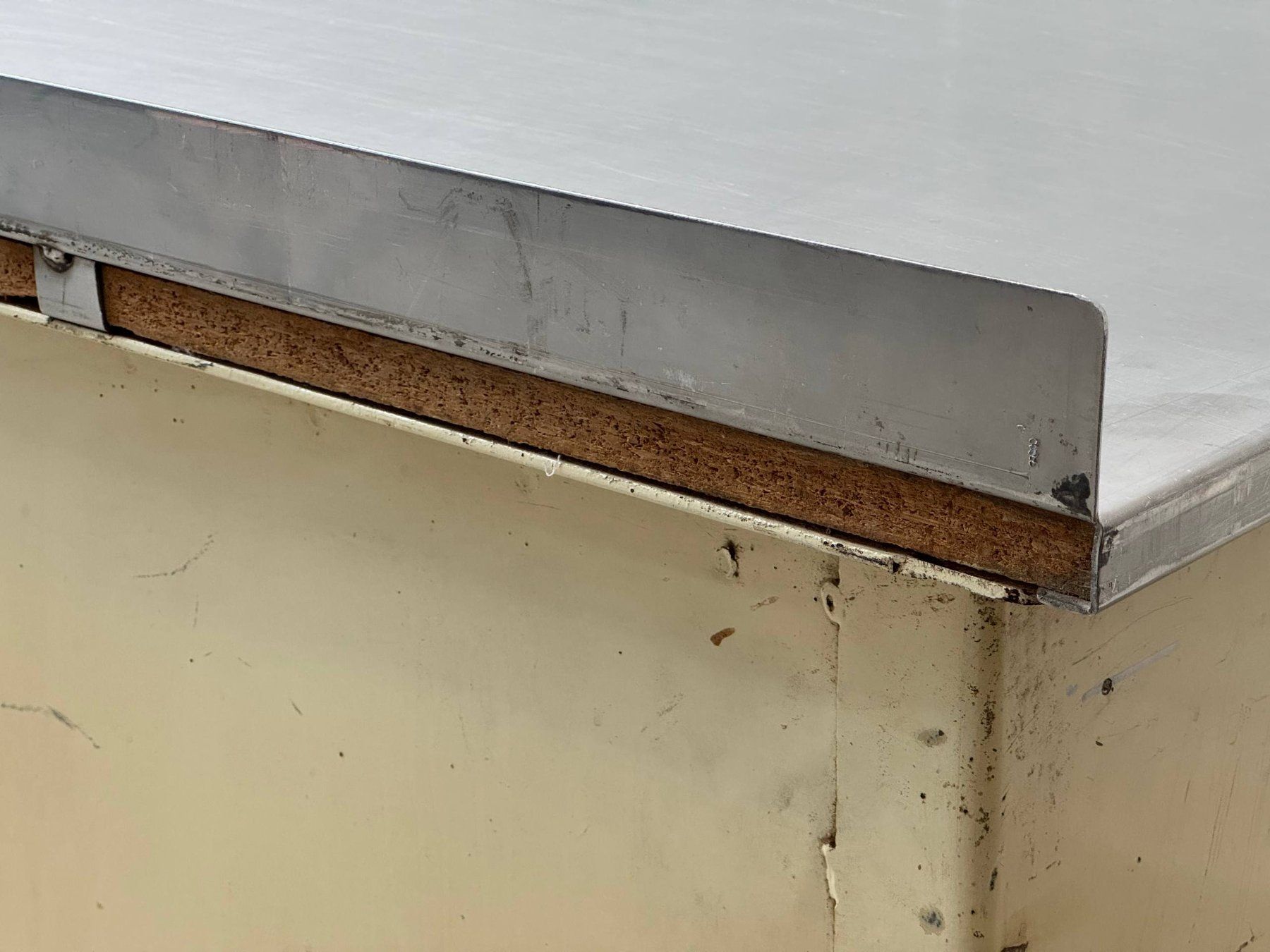 Kommoden: Industrie-Sideboard mit Edelstahlplatte, Ateliermöbel – Gebraucht aus Zürich von LeMoege 7