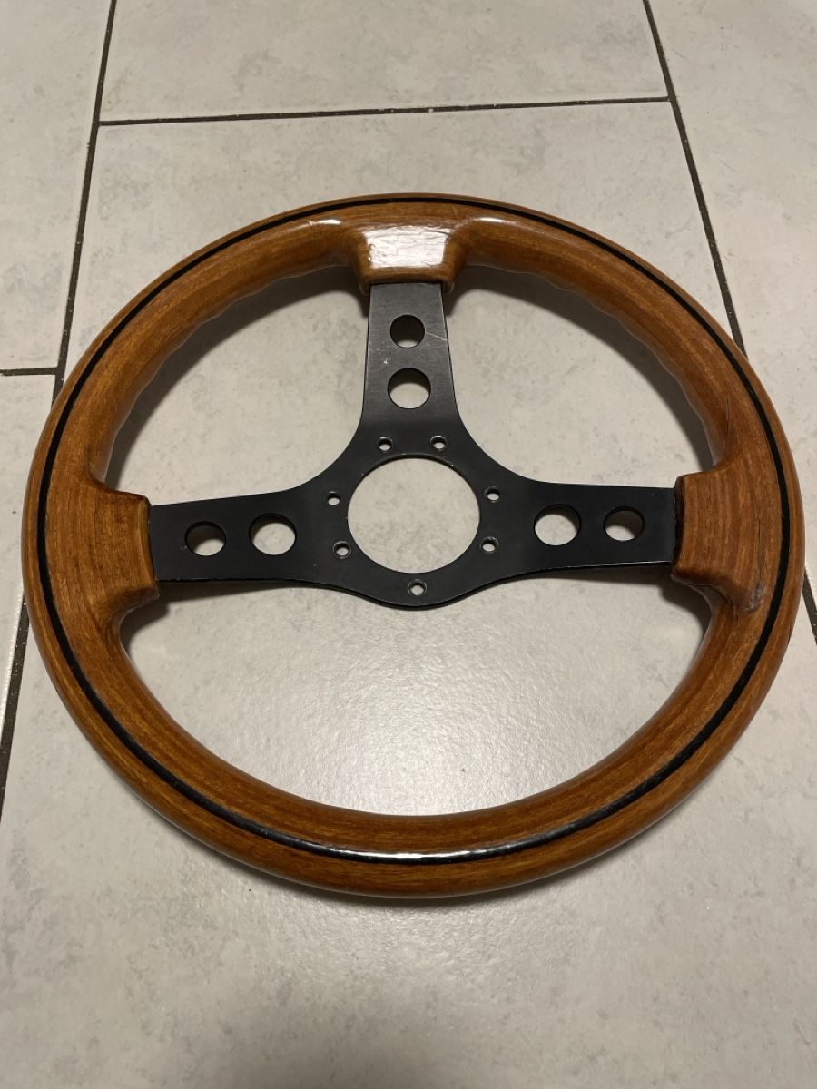 Tutti pezzi di ricambio auto: Holzlenkrad echt Holz mit schwarzen Speichen – Usato da Kirchleerau venduto da Resale_LC 1