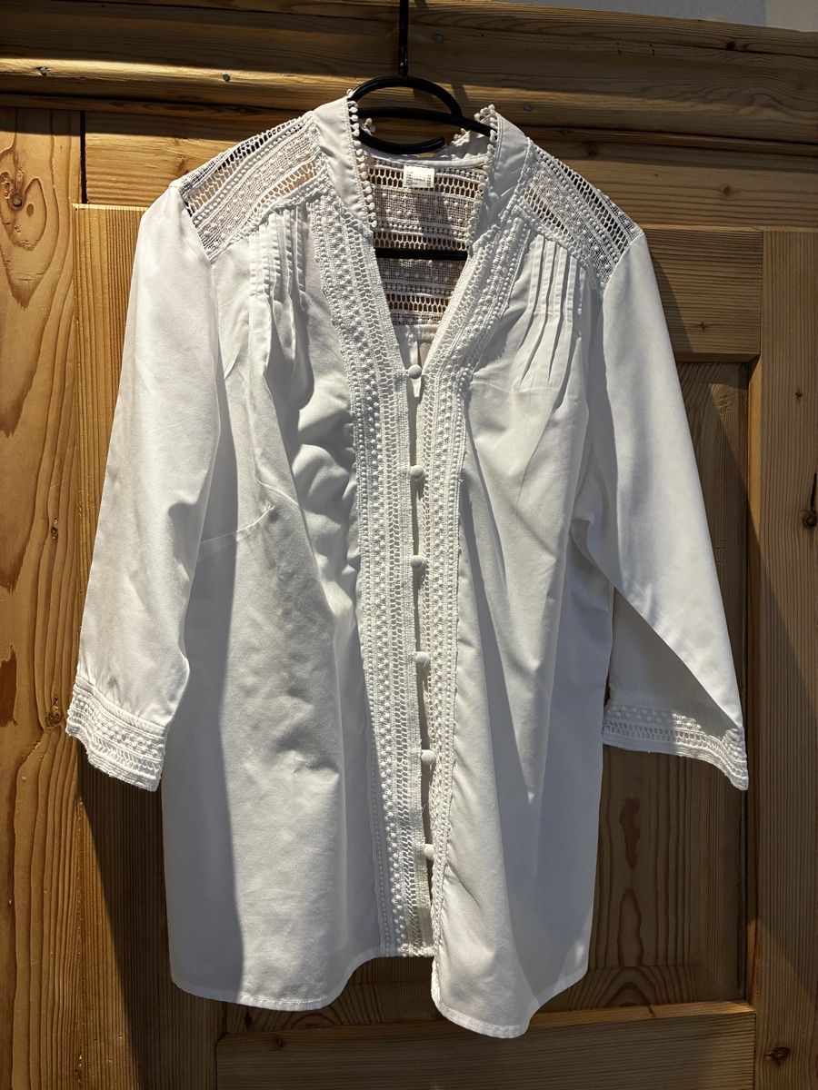 Blusen: Weisse Sommerbluse mit Spitze, Grösse 40, neuwertig – Neu (gemäss Beschreibung) aus Oberuzwil von Australien2005