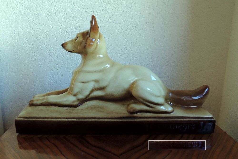 Chien En Céramique – Décoration – État Correct (1 Patte Cassée)