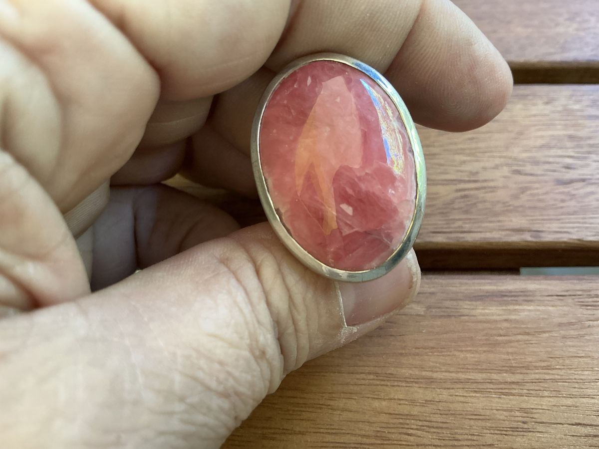 Anelli: Verkaufe Ring mit einem ovalen Rhodochrosit-Edelstein – Usato da Basel venduto da S.Wehrli72 1