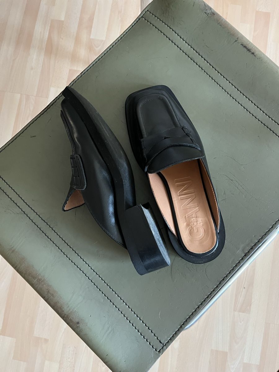 Ganni Scarpe da donna: Offene Ganni Loafer Grösse 40 Leder – Usato da Zürich venduto da ceu_2mcv