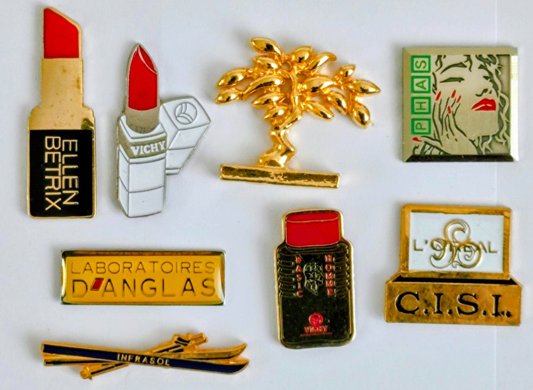 Placchette & Badge: Kosmetik Parfüm Pins – Usato da Pfäffikon ZH venduto da Colacity