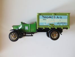 Güterwagen Migros Spur 0 und alter Verkaufslastwagen