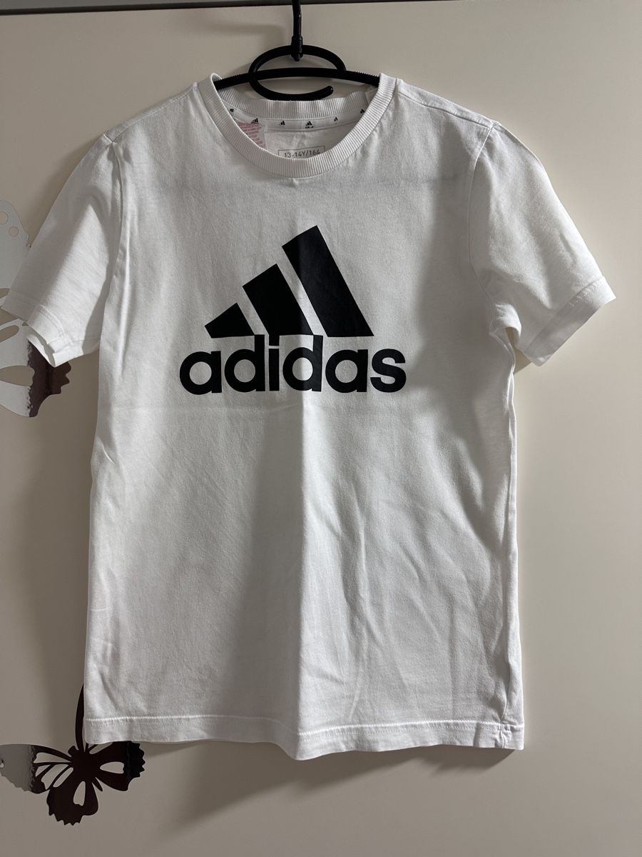 Adidas T-shirt: Adidas T-Shirt – Nuovo (secondo la descrizione) da Oberurnen venduto da nes_8xqt