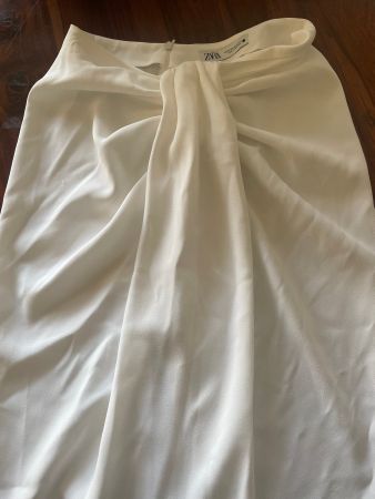 Neuer Rock von Zara Grösse XS (passt auch S)