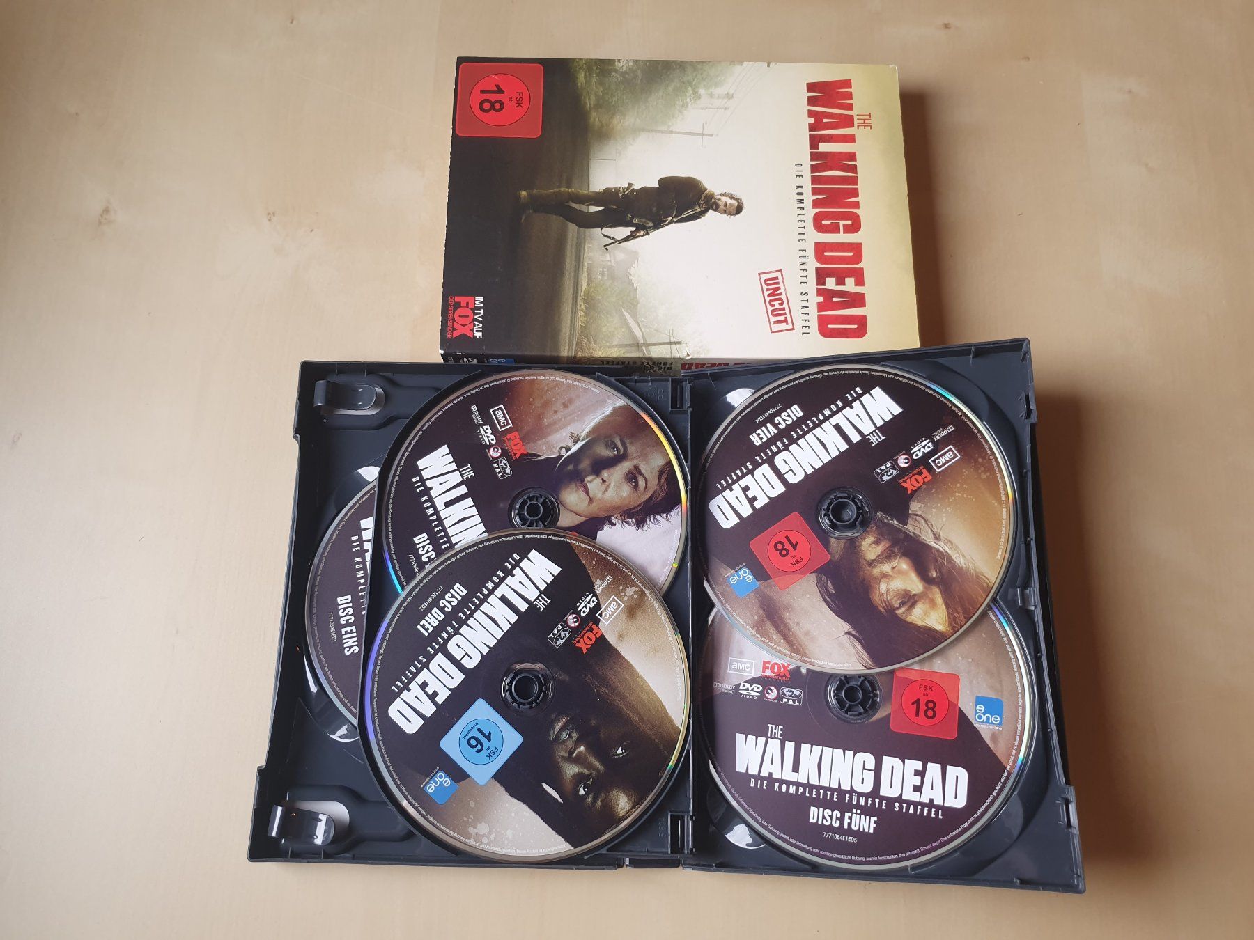 Tutti i DVDs: The Walking Dead fünfte Staffel – Usato da Stansstad venduto da collectorsshop 2
