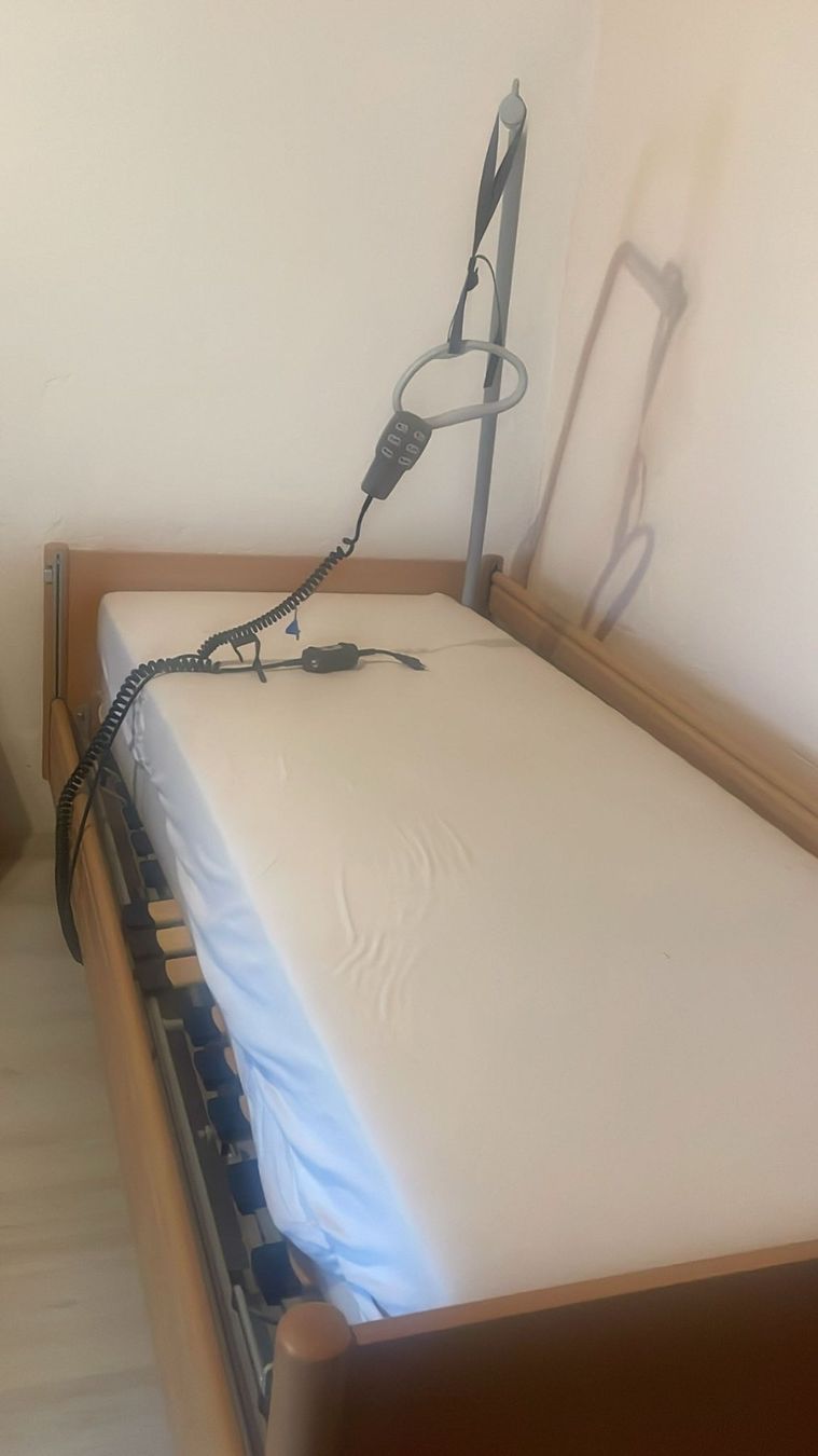 Lits: Pflegebett – D'occasion à Oberbipp par Dollerhome