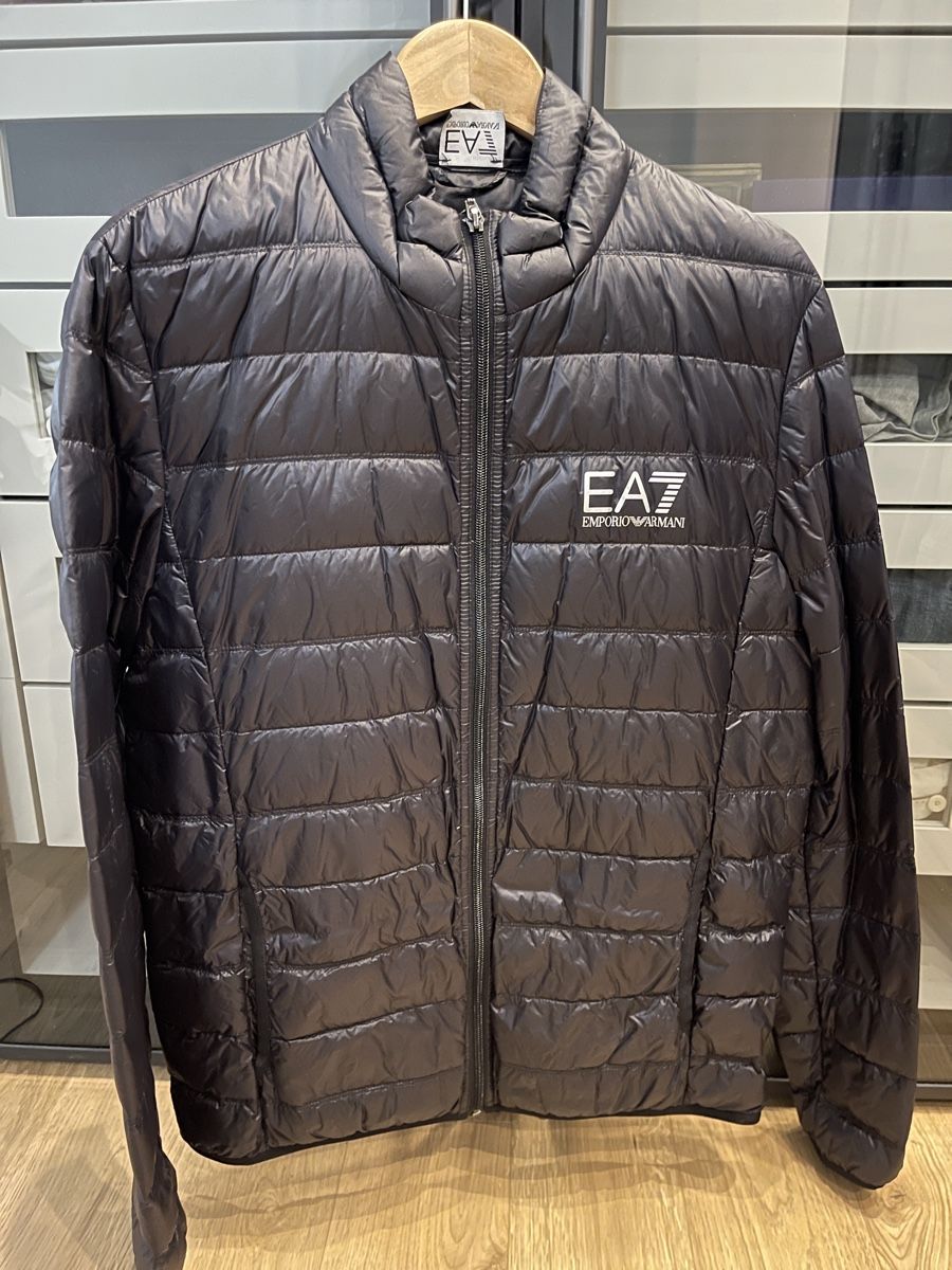 Armani Giacche: Black Emporio Armani Padded Jacket – Nuovo (secondo la descrizione) da Küsnacht ZH venduto da oli_dr6q
