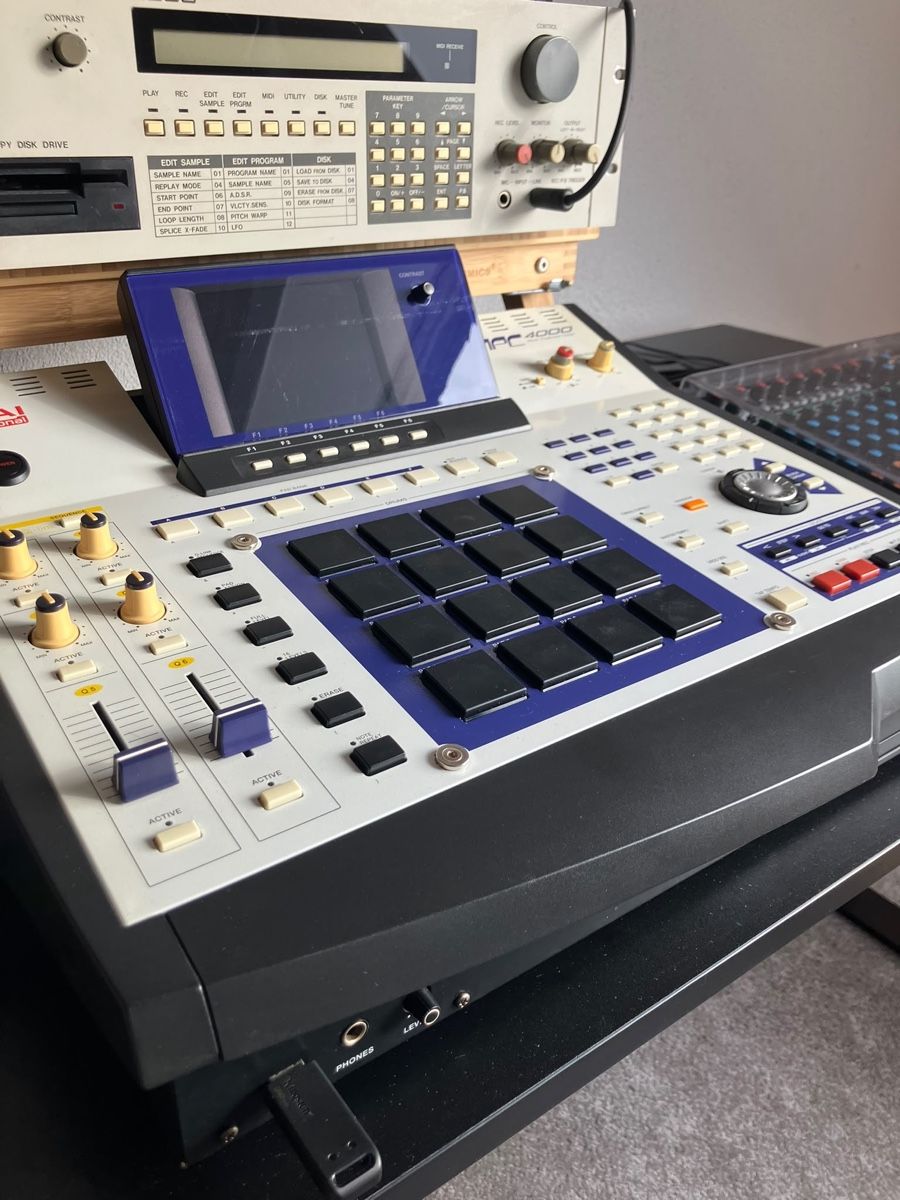 Akai Strumenti musicali: Akai MPC 4000  – Usato da Selzach venduto da adr_8mst 1