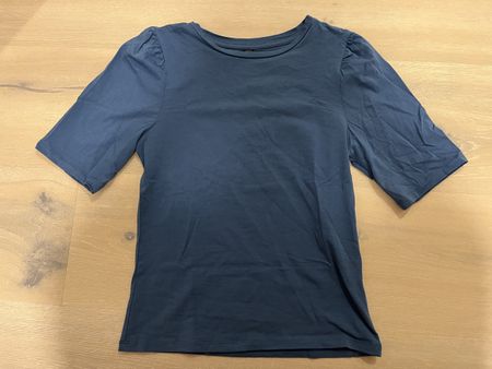 T-Shirt mit längeren gerüschten Ärmeln royalblau XS neu