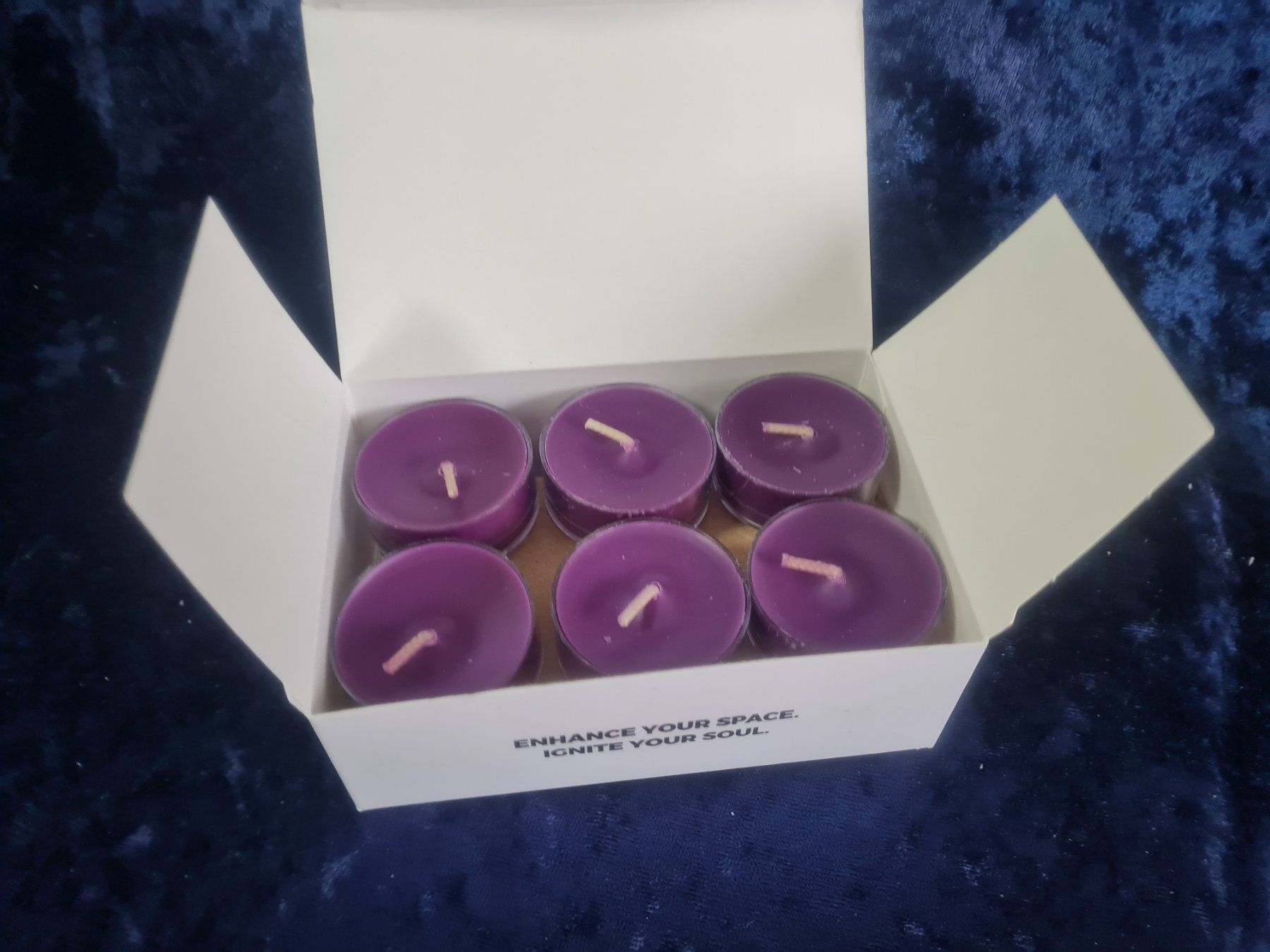 Partylite Kerzen: PartyLite - 12 Teelichter Twilight Violet + Patchouli – Neu und originalverpackt aus Othmarsingen von Kleibai