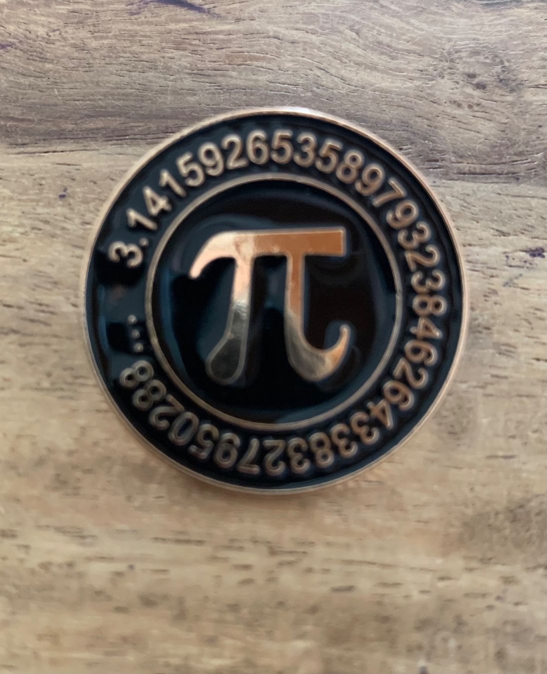 Placchette & Badge: Pin Zahl Pi – Nuovo e nell'imballaggio originale da Geneve venduto da vane267