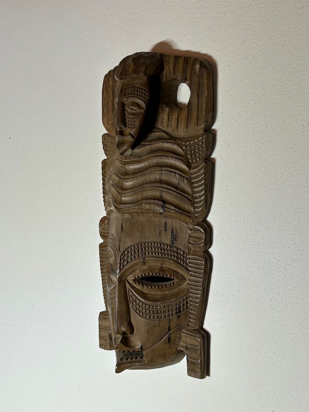 Internationale Kunst: Afrikanische Holzmaske aus Madagaskar – Neu (gemäss Beschreibung) aus Rocourt von Vijay02 4