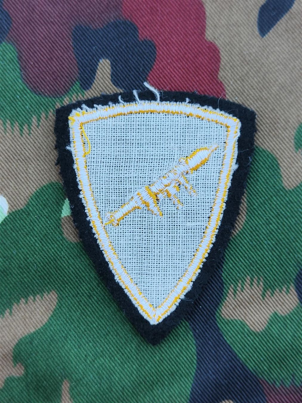 Schweizer Armee Placchette & Badge: Funktionsabzeichen An der Panzerfaust ausgebildet Ord. 95 V6 – Usato da Bauma venduto da SwissMilitaria 1