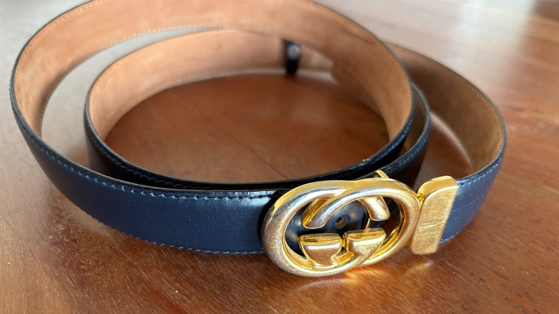 Gucci Cinture: Gucci GG Reversible Interlocking Gurt I Gold Doppelschnalle – Usato da Lengnau BE venduto da 4ConsultingSolutions