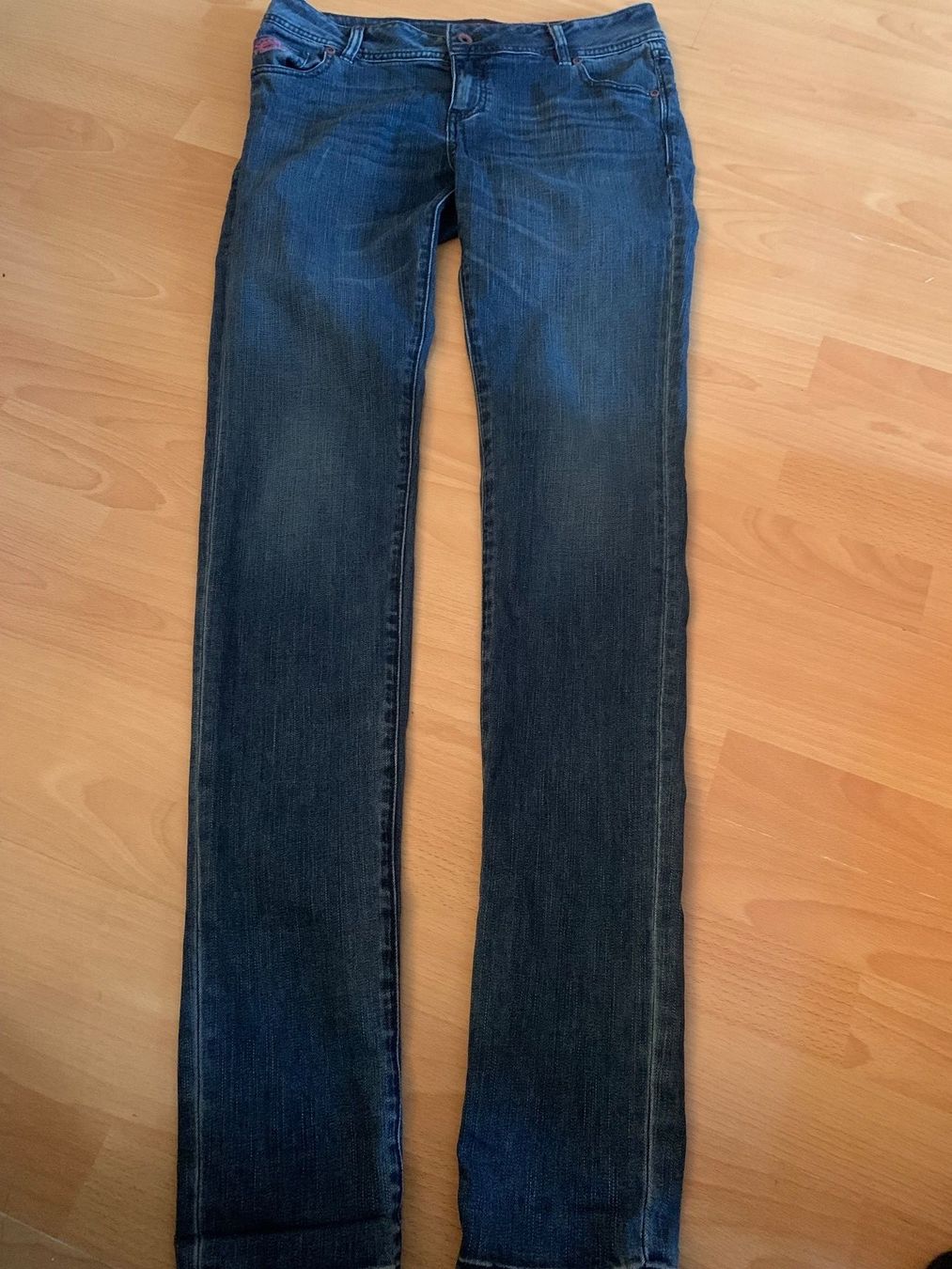Superdry Jeans: Joli jeans Superdry t. 32x32 - 40cm – Gebraucht aus MEYRIN von Gwendo10