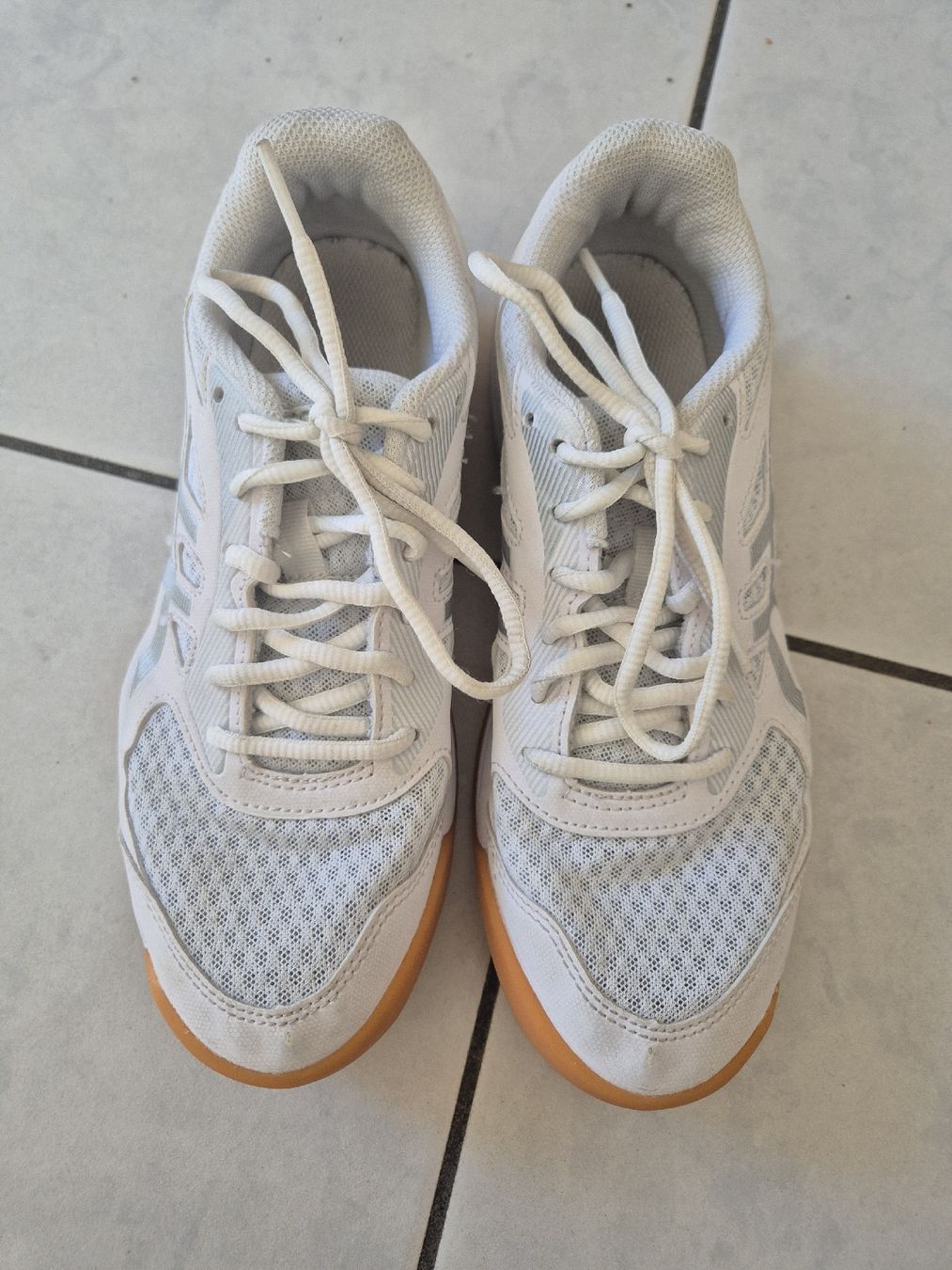 Asics Chaussures femmes: Hallenschuhe Asics, Gr. 39 – D'occasion à Belp par nibeas 2