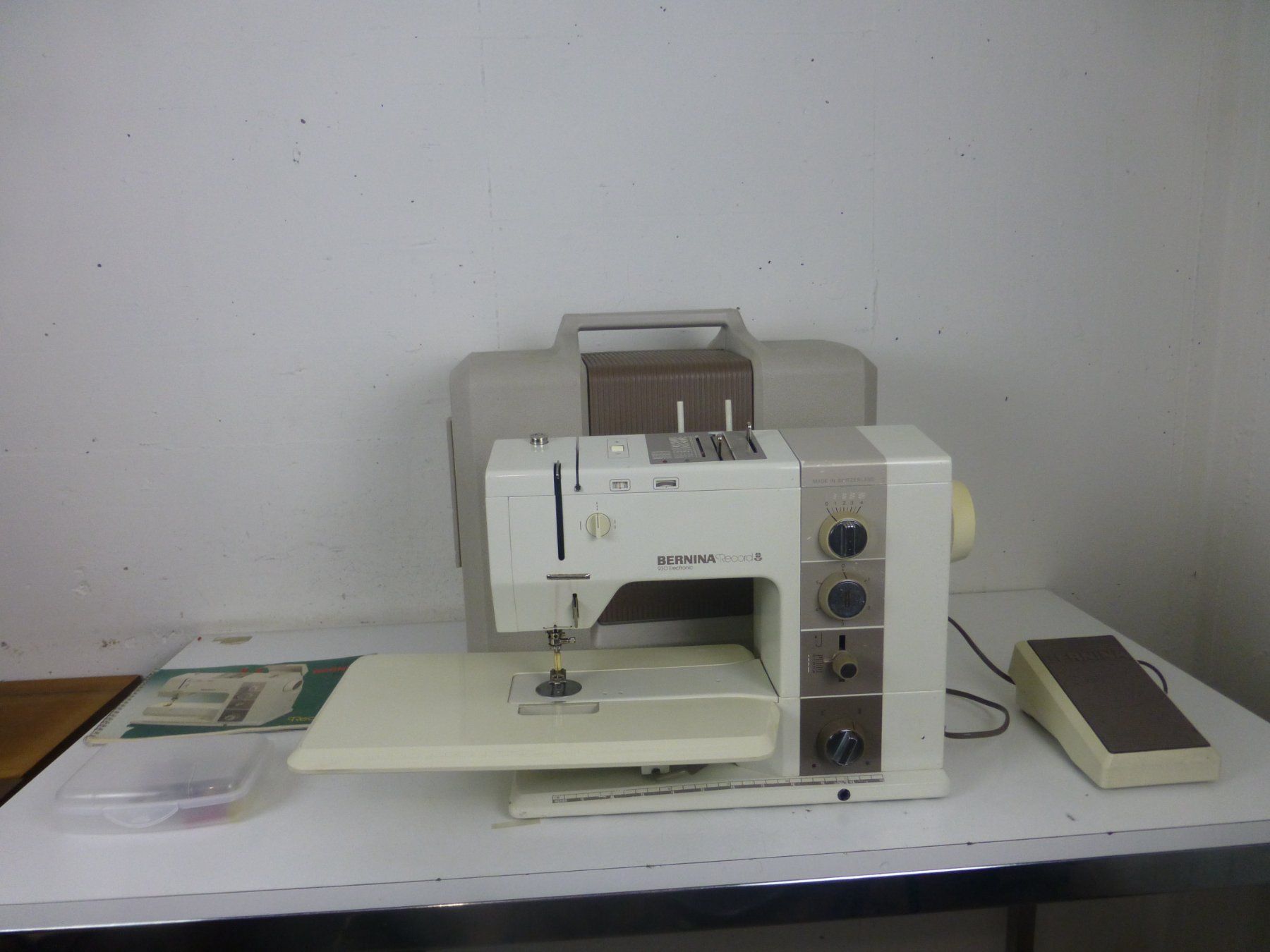Bernina Macchine da cucire: Nähmaschine Bernina 930 mit Koffer – Usato da Fahrweid venduto da ekv 4