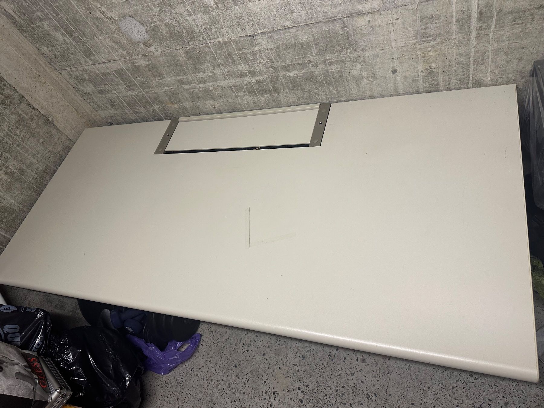 Tables: Arbeitstisch / Bürotisch – D'occasion à Worb par Ektor
