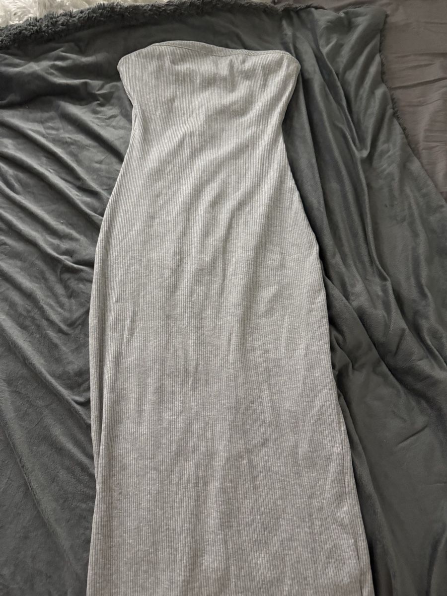 Kleider: Graues, geripptes Sommerkleid mit Schlitz - Neu! – Neu (gemäss Beschreibung) aus Boswil von virgi06