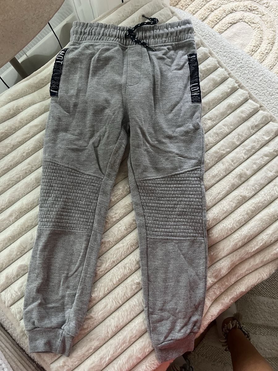 Pantaloni: TRAINERHOSE GRAU GR 128 – Usato da Basel venduto da theo-g77