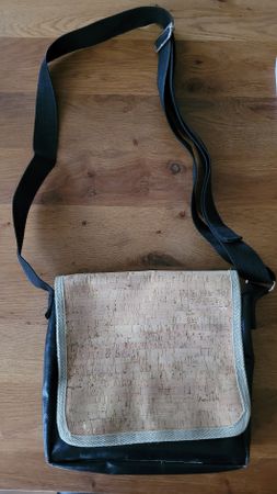 Tasche aus Blachen und Kork
