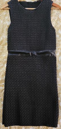 USED ONES. Ellegant Black Dress with Textured Design. Size M