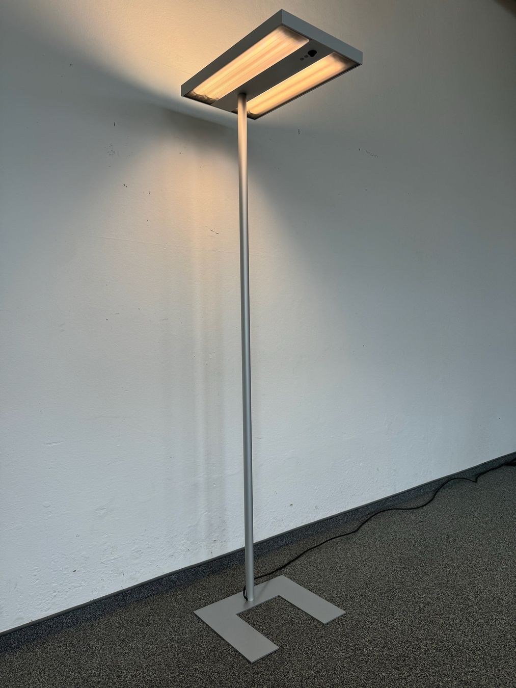 Lampade: Alteme Eco Stehleuchte Kaltweiss – Usato da Schönenwerd venduto da mcofficeshop 1