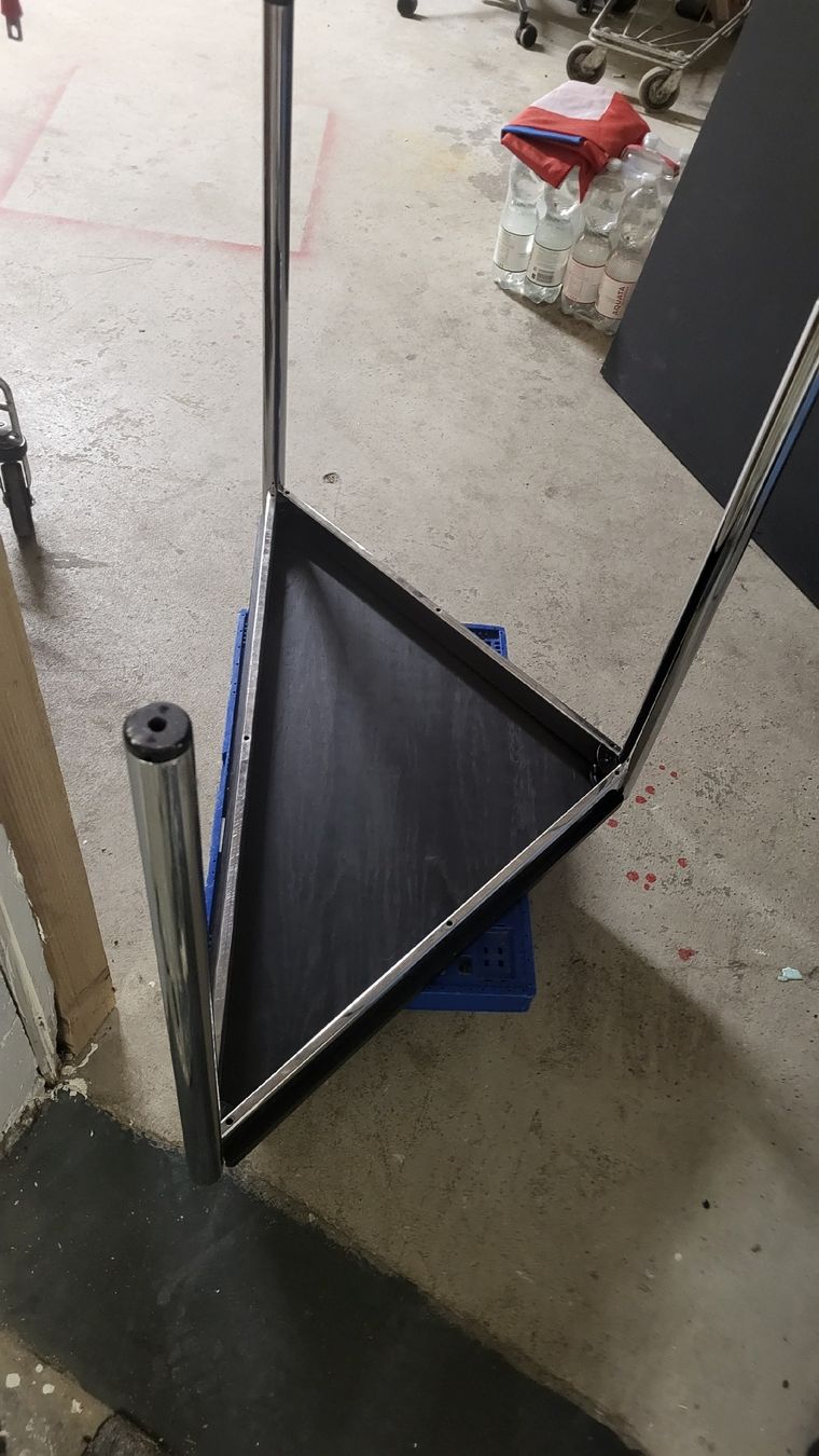 USM Tables: USM Haller Eck Tisch Original Eiche Schwarz – D'occasion à Jona par mjo_f5t2 1
